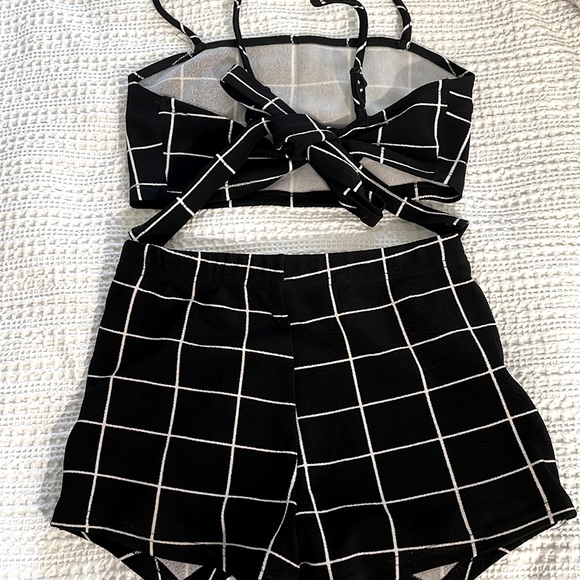 SHEIN 2 piece Grid Crop Top & Skort - Picture 5 of 11